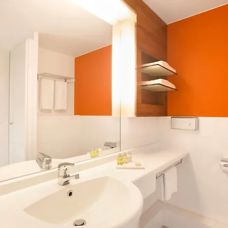 Hotel Nh Frankfurt Niederrad 4*