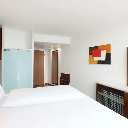 إن إتش نيدراد فندق