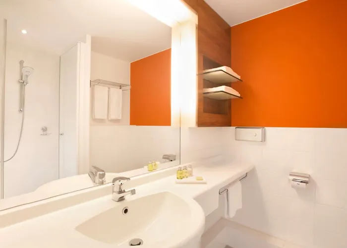 Отель Nh Frankfurt Niederrad 4*